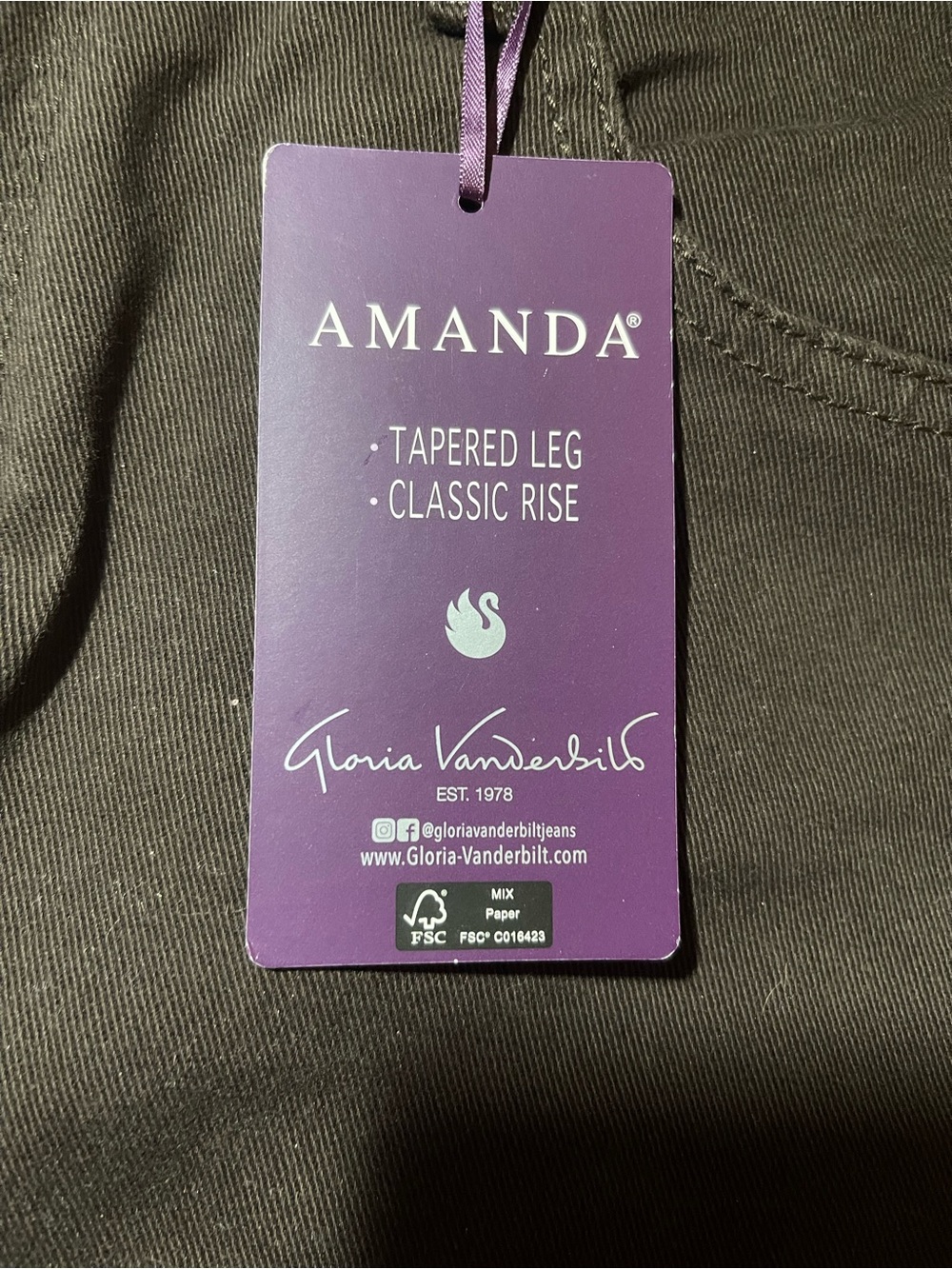 Gloria Vanderbilt Amanda Tapered Leg Jeans in dark brown new with tag